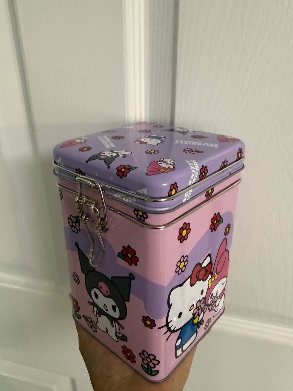 Hello Kitty and Friends Tin